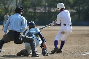 打撃練習　バットを寝かせて構え線でとらえるスイングに