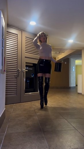 Hello baby #curvy #sexygirls #anime #explorepage #sexy #model #love #hot #beautiful #fashion | Holo Man