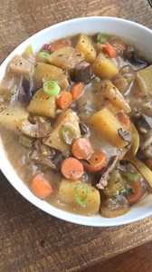 This easy 1 Pot 30 minute Vegan Irish Stew 🍲 comes together within minutes with simple ingredients and has the most comforting, round and earthy flavor. ☘️Leftovers keep for days and will taste even better the next day. Make it for dinner tonight!😍 Recipe —— https://www.veganricha.com/vegan-irish-stew/#vegandinner #irishstew | Vegan Richa
