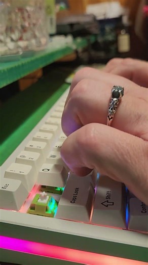 Yunzii AL66 with Epomaker Peace Lilies