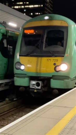 100th VIDEO! RARE Class 171/7 departing London Bridge for Uckfield!