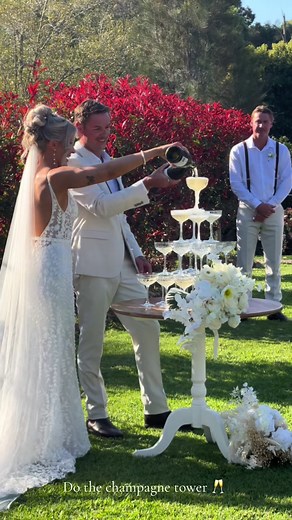 Master the Champagne Tower for Your Wedding