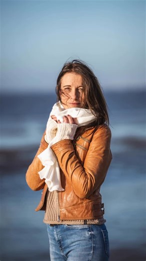 Straßen Affe - Stefan Ostendörp on Instagram: "Für sie hatte ich eine besondere Überraschung 😊📷🖨️. @insta360de @insta360 ❤️ Vielen Dank für die Unterstützung bei diesem Video @_katrin_fotografie_ 🫶🏻 (dieses Video, wurde aus rechtlichen Gründen einer Kooperation, zum Teil nachgestellt). #strassenfotografie #streetphotography #streetportraits #streetportrait #ostfriesland #insta360 #insta360acepro2"