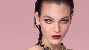 For the SPRING-SUMMER 2020 COLLECTION, Lucia Pica, CHANEL Global Creative Makeup and Color Designer, unveils an unexpected palette of muted colours inspired by the serenity of the desert. Peachy pink, cool brown and tender mauve tones combined with matte or shiny textures reveal soft and sensual femininity. Discover more on chanel.com/-SpringSummer2020 | CHANEL