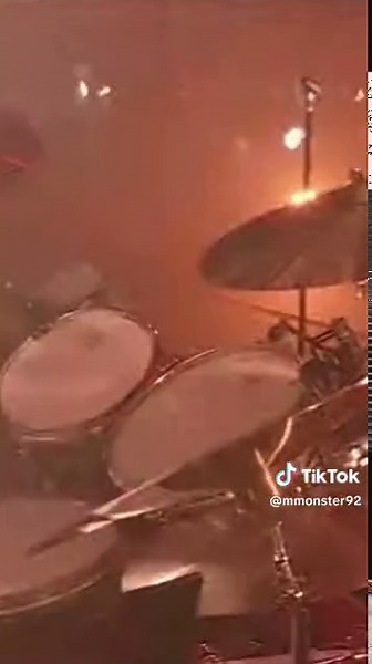 BUCK-TICK Go-Go B-T TRAIN: 魅力的なライブ映像