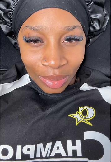 How to Apply Colored False Lashes at Home