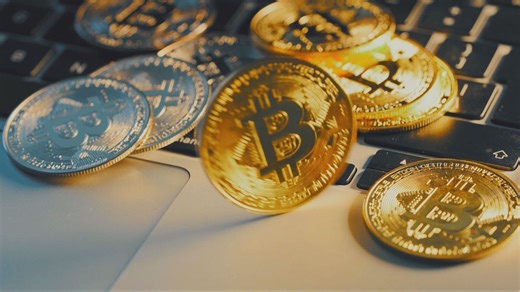 Financial expert weighs economy outlook, cautious investors and cryptocurrency's latest