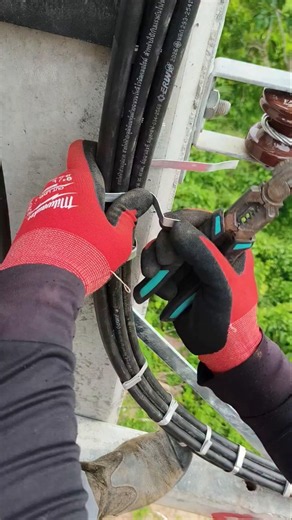 🔩 95mm² Flat Wire Clamp for Power Wiring! ⚡ | Utility Work #UtilityWork #UtilityLineman #LinemanWork