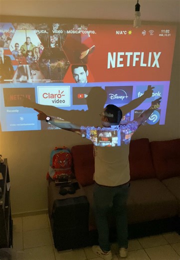 Miniproyector AOC Star1: Cine en casa a bajo costo