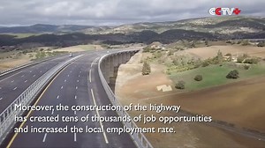 Algeria's East-West Highway, a China-aided project and the North African country's first motorway, has greatly reduced travel time and driven local economic growth. https://www.cctvplus.com/news/20240906/8393705.shtml#!language=1 | CCTV