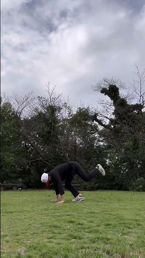 チョウチンアンコウフリーズ芝生Ver.🌳奇妙な体勢再び🐠#いーまんBREAKS #ブレイクダンス #30代から始めるブレイクダンス #breakdance