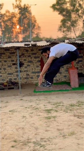 Evening sunset with 🥶toe touch jump 🔥💪🏼🏋️