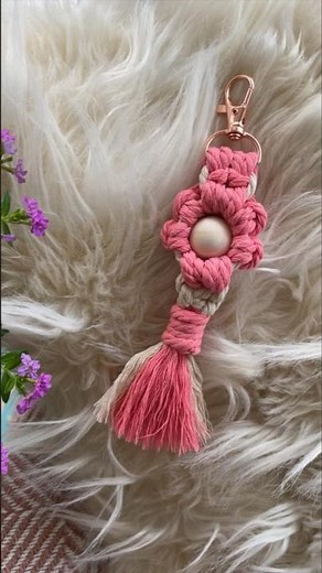 Flower macrame keychain with bead #easymacrame #macrametutorial #macrame #macramekeychain #diy