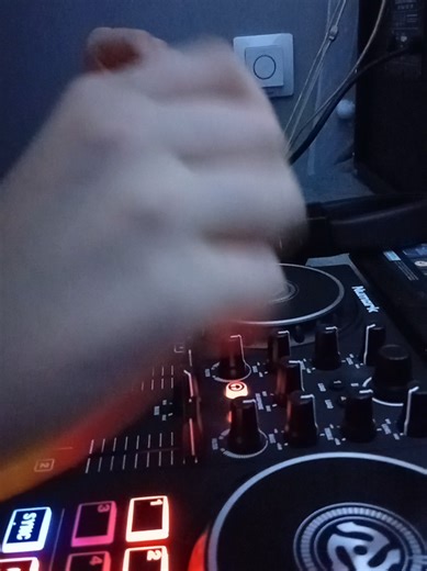 Hotel room service x We found love #numarkpartymix2 #mix #numarkdj