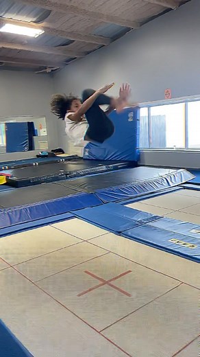 Awesome takeoff and head position on this well performed back tuck by Bella from the platinum class! Awesome job and keep up the amazing work! #trampoline #gymnastics #back #tuck #backtuck #takeoff #skills #hardwork #pays #off | Hangtime TNT Gymnastics