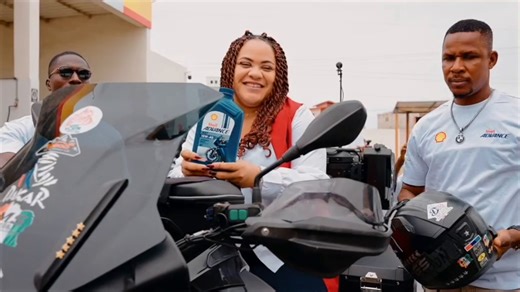 🏍️ Pour que chaque kilomètre rime avec performance et protection, ils ont fait confiance à Shell Advance AX7 et à notre carburant Shell FuelSave, vos alliés pour un moteur toujours au top. ➡️ http://spr.ly/6181CNjul #ShellCIV #MotoTourIvoire #ShellAdvance #FuelSave #AventureSécurisée | Shell