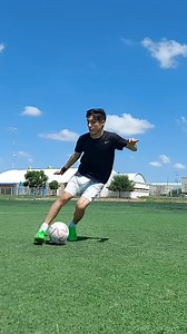 13K views · 316 reactions | MEJORES JUGADAS DE MESSI ⚽ #futbol #tutorial #jugadas #messi Aprende los mejores trucos y regates de Messi para burlar defensas en el fútbol. | Nắng Nhẹ | Facebook