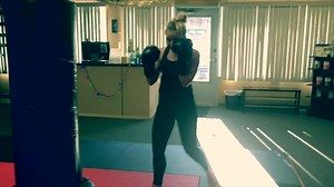 🔎Here is a sneak peek into our Kickboxing360 classes. We often get asked the following questions about class. So I thought I would share them with you in case you are wondering the same thing: 𝟏. 𝐈 𝐚𝐦 𝐧𝐞𝐰 𝐭𝐨 𝐤𝐢𝐜𝐤𝐛𝐨𝐱𝐢𝐧𝐠. 𝐂𝐚𝐧 𝐈 𝐝𝐨 𝐭𝐡𝐢𝐬? Yes!! Almost all of our new members have never done kickboxing before. 💃Our instructors will show you all you need to know and make sure you feel comfortable. All our classes are a mix of both new and long time members. 𝟐. 𝐖𝐡𝐚𝐭 �