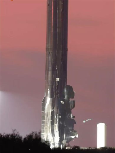 Space X starship V3 super heavy booster B18 suddenly exploding during gas system pressure testing