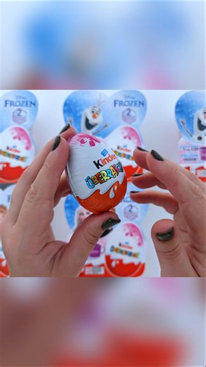 An incredible episode: Frozen Kinder Surprise unboxing.