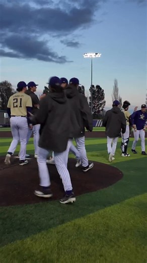 GOLD 🔛🔝 Gold gets the dub to clinch the 2025 Washington World Series! 🏆 | Washington Husky Baseball
