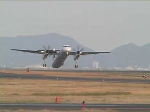 日本エアコミューターDHC-8 慣熟飛行での急上昇 出雲空港 2002.12.15