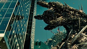 Shockwave uses his massive worm to absolutely violate step-tower in chicago #fyp #avilexi #dotm #transformersdarkofthemoon #shockwavetransformers #shockwave #decepticons