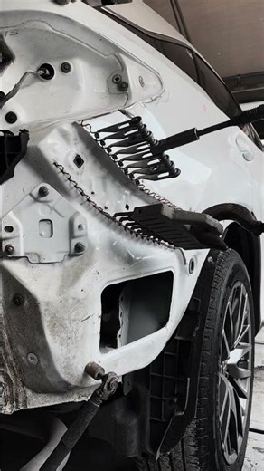 回原廠估了三四十萬的車主，切換板金跟拆掉許多零配件的過程，以及等待材料的時間，原車物件修理能夠省去不少的時間成本，兼顧日後賣車的鑑價一舉數得🥳 #台北烤漆 #車禍 #rx300 #保險理賠 #烤漆