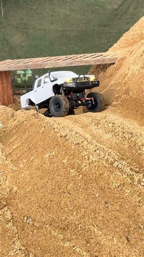 Epic RC Land Rover Defender Off-Road Adventure | Miniature Trail Challenge 4x4