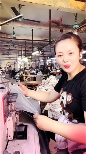 Chinese Girl Sewing Overlock While Singing 🎵🧵 | New Style Performance