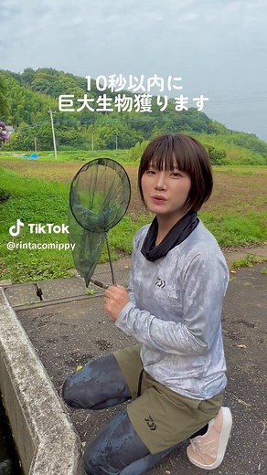 巨大生物を潜む水路から捕獲！シーボルトミミズ釣りキャンプ