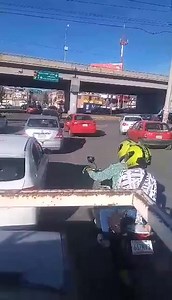19K views · 75 reactions | Nacos inventándose un carril | NacoVial | Facebook