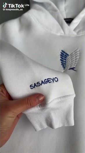 le meilleur prix est fort pour mon pull l'attaque des titans Le prix c'est deux mille euros par pers