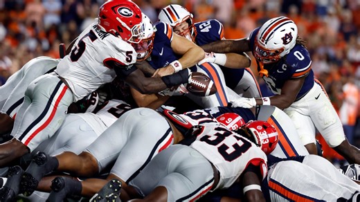 No. 10 Georgia forces a goal-line fumble to seize momentum and beat Auburn 20-10