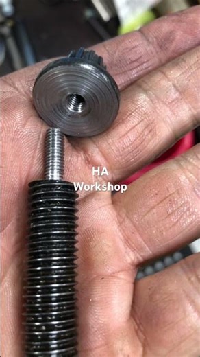 I fix my milling machine table keyless lock up and down