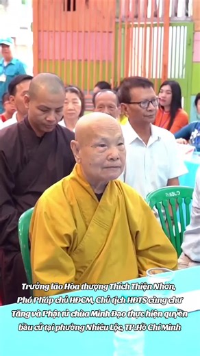 ☸️ Phật giáo Việt Nam đồng hành cùng dân tộc 🇻🇳 Sáng nay 15-3, trong không khí cả nước nô nức đi bầu cử đại biểu Quốc hội khóa XVI và Hội đồng nhân dân các cấp nhiệm kì 2026-2031. Trưởng lão Hòa thượng Thích Thiện Nhơn, Phó Pháp chủ Hội đồng Chứng minh, Chủ tịch Hội đồng Trị sự Trung ương Giáo hội Phật giáo Việt Nam, Phó Chủ tịch (không chuyên trách) Ủy ban Trung ương Mặt trận Tổ quốc Việt Nam đã cùng chư Tăng, Phật tử chùa Minh Đạo tham gia bỏ phiếu tại phường Nhiêu Lộc. Sự có mặt của sư ông,