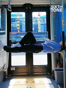 A bus driver with an exercise obsession found a way to turn her bus into a gym during off hours. Check out more Daily Tones: http://ow.ly/w1en50KBPh5 | Sixth Tone