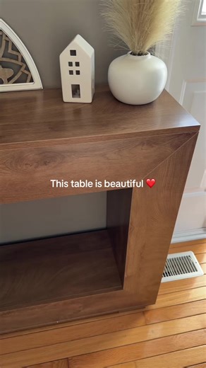 Elegant Entry Tables for Home Decor