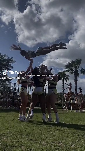 World Champion Cheerleading Tryouts and Stunts Compilation