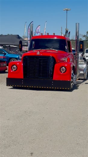 1974 International Loadstar Rolling Into Lone Star Throwdown #sickslammedtrucks #baggedtrucks #sicktrucks | SICK Slammed Trucks
