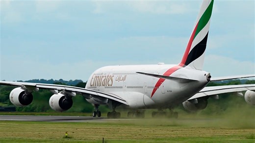 A380 engine blast sends grass and dust flying