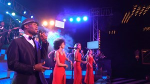 Paris Select Live in Delhi, "Let the music play" with our special Barry White singer, warm-up for a wonderful 80's party. | Paris Select