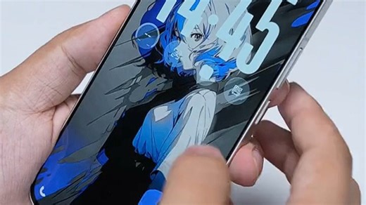 这款手机的这些功能真的太实用了！日常通勤时，NFC公交卡和无线充电彻底解放了双手，出差途中多任务分屏让工作效率翻倍提升，夜间拍照模式更是随手一拍就是大片，完全解