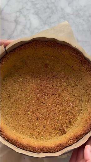 Creamy Vegan Pistachio Cheesecake with Pistachio Crust #vegancheesecake #veganbaking #pistachio