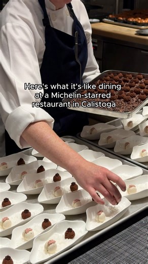 Ever dreamed of dining at a Michelin-starred restaurant? 🍽️ Make your dreams come true at Auro in Four Seasons Resort and Residences Napa Valley! 👨‍🍳 This incredible restaurant specializes in contemporary American cuisine with global influences showcased in a hyper-local, seven-course tasting menu. 📍Visit Calistoga in Visit Napa Valley | Visit California
