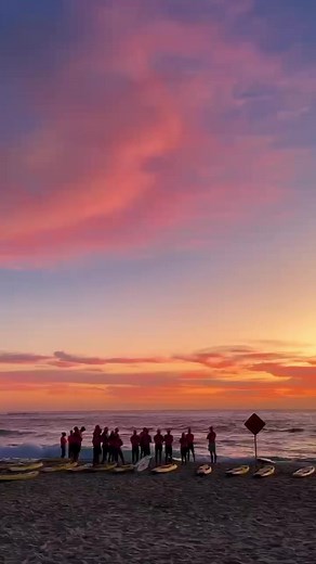 Bronte Beach - where the sun, sand, and waves meet to create the perfect day ☀️🌊 Whether you're a pro surfer or just looking to soak up some rays, this beautiful Sydney.com beach has you covered. Take a stroll along the shore, catch some waves, or just sit back and enjoy the stunning views. TIP: We recommend a post-dip coffee at one of the nearby cafes, including Iggy's Bread or Bogeyholecafe Bronte | 🎥: IG/seeshots |📍: #BronteBeach, #Sydney, New South Wales - home to the Bidjigal, Gadigal an