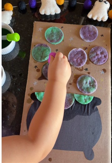 Bubbling cauldron droppers! 🧙🏼‍♀️💜 such a fun and easy toddler activity for Halloween! #halloween #halloweenactivities #toddleractivities #halloweendiy #kidsactivities