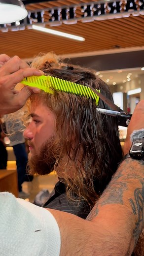 30M views · 10K reactions | #tutorial #viral #fecbook #yuotube #hairstyle #history #tiktok #haircut #instagram #hashtag #fyp #comment #foryou #explore #fblifestyle #fade #barber | JB coiffeur barber shop | Facebook