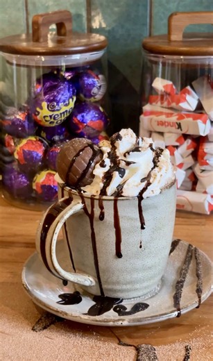 HOW DOES CLICK & COLLECT WORK? 😩 Two options: 1️⃣ Order when you arrive: ready in about 5–10 minutes 2️⃣ Pre-order: pull in, grab it, go Link in bio to order now! Also thinking of opening click & collect from 7am for commuters and the pre-school drop-off run. Would anyone use it? 👀 #fyp #takeaway #foodtok #commute #school