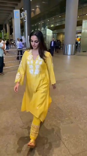 Stunning Yellow Outfit: Kiara Advani's Bollywood Look | College